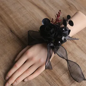 Fleur de poignet rose artificielle noire, corsage de mariage gothique accessoire de robe.