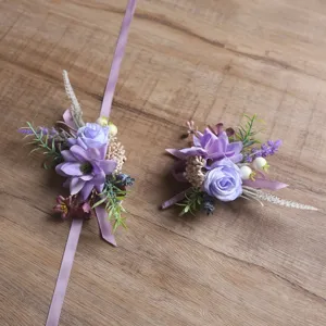 Ensemble de corsage de poignet et boutonnière en fleurs artificielles pour mariage.