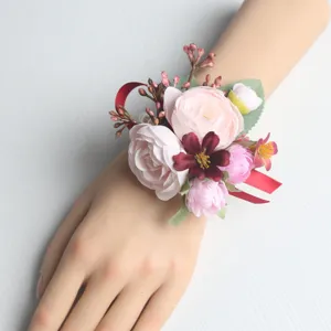Künstliche Blume Hochzeit Handkorsage rosa Rose für Brautjungfer Handblume Details.