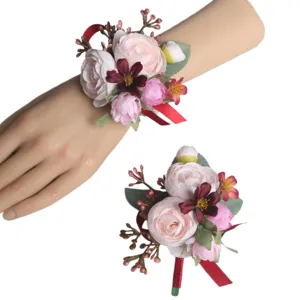 Detailansicht von künstlichen Blumen Hochzeits-Handgelenk-Korsage und Ansteckblume Set.