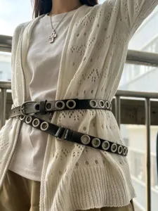 Detail van tailleband met dubbele ogen en stijlvol zwart PU leer en metalen oogjes ontwerp.
