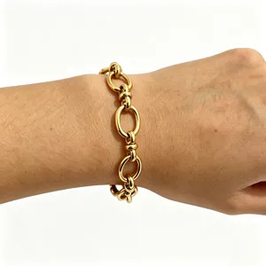 Chic gold chunky chain bracelet for women, minimalist stainless steel link hand jewelry.