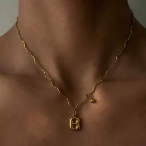 Goldene Edelstahl Wellenketten Halskette mit Puffy Buchstabe Anhänger schick Schmuck