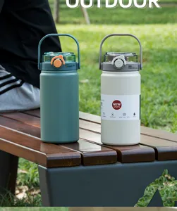Grosse kapazitaet tragbare sport thermosflasche mit griff und strohhalm fuer outdoor.