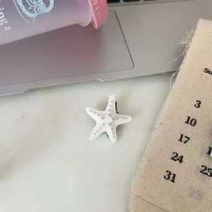 Sweet starfish hair clip for women, fresh style duckbill clip for daily wear and styling.