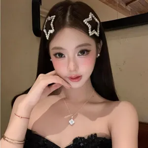 Exquisite hohle Stern Strass Haarklammern, elegante Seitenklammern für Damen Haarschmuck.