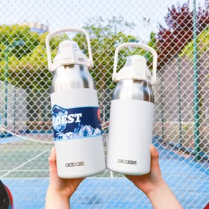 Grande bouteille de sport en acier inoxydable 316 avec paille et poignée pour le fitness en plein air.