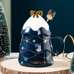 Weihnachtsbaum Keramik Kaffeetasse mit Deckel und Löffel, süße Geschenktasse für Büro und Zuhause.