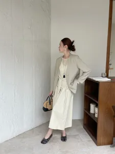 Scarpe basse con punta spaccata da donna, mocassini comodi e casual per il look autunnale.
