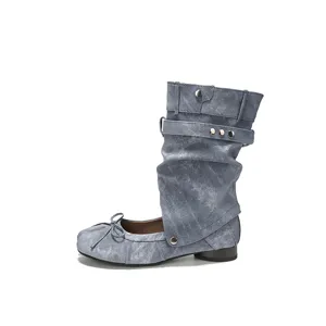 Detailansicht einzigartiger Denim Stiefel, kombinierbar mit süßer Schleife und Schaft.