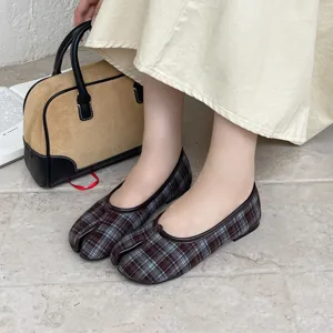 Scarpe Tabi da Donna con Punta Divisa in Pelle PU Motivo Plaid Mocassini Casual Vintage Leggeri Punta Quadrata Scarpe Basse Quotidiane