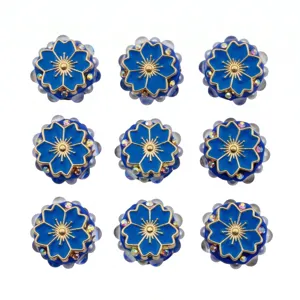 Blauwe harsen bloemkralen met gouden rand en strass voor DIY kraalstijlen en tassenhangers.