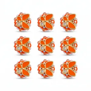 Detalle abalorios resina mariposa naranja, dijes de diamantes de imitación para joyería DIY.