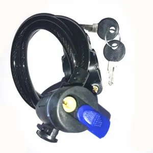 Vue détaillée d'un antivol de vélo noir durable avec deux clés et support de fixation sécurisé.