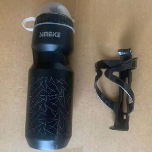 Borraccia sportiva da ciclismo da 750ml con copripolvere e portaborraccia nera.
