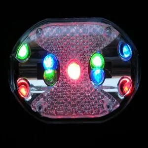 Feu arrière de vélo avec 9 LED et plusieurs modes clignotants pour la nuit.