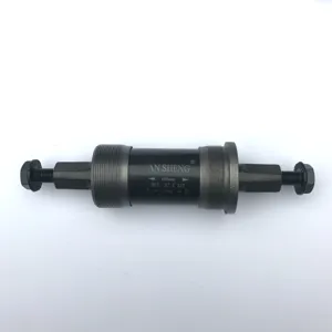 Detalle de eje de pedalier cuadrado para bicicleta, cojinete sellado, construcción de acero duradero.