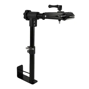 Supporto da parete per bicicletta in metallo nero con morsetto regolabile e base solida.