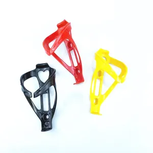 Portaborraccia per bici in plastica nero rosso giallo per mountain bike vista dettagliata.