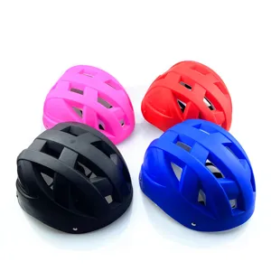 Casque de cyclisme multicolore avec design creux respirant, coque durable pour route et VTT.