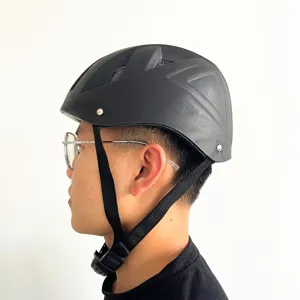 Casque de cyclisme noir pour hommes et femmes, equipement de securite route et VTT.