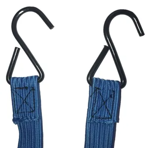 Vue de détail d'un tendeur élastique robuste avec crochets métalliques pour moto et vélo.