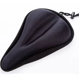 Gros plan de la housse de selle de vélo noire avec tissu respirant et gel.