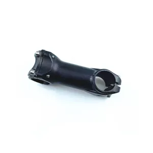 Schwarzer Fahrrad Lenker Vorbau aus Aluminium Legierung im Nahaufnahme Detail Foto.