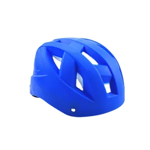Casque de vélo bleu pour VTT et route, équipement de sécurité respirant et léger pour cycliste.
