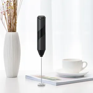 Mousseur à lait électrique portatif et mini agitateur à café avec fouet en acier inoxydable.