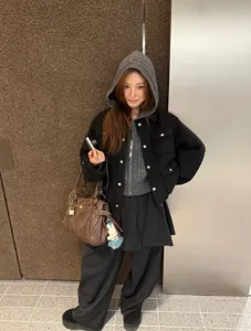 Sac à main bandoulière style Y2K grande capacité avec serrure et rivets élégant