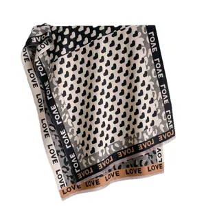 Sciarpa in finto cashmere con lettere e cuori stile coreano, scialle leopardato caldo.