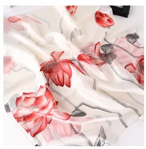 Pañuelo de seda sintética con estampado de loto rojo, chal elegante para mujer.