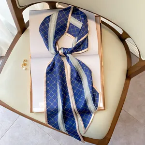 Sciarpa di seta sottile a griglia dorata blu da donna, elegante cravatta e nastro per capelli.