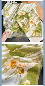 Stupendo foulard quadrato in seta con stampa di loto elegante verde dettaglio vista