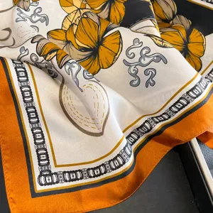 Eleganter foulard quadrato in vera seta da donna, stupenda stampa floreale arancione.