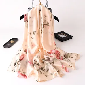 Elegante zijden sjaal met olieverf bloemenprint voor dames, zachte lichte zonnebrand sjaal.