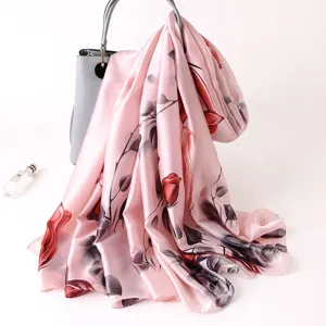 Roze bloemen kunstzijde sjaal stijlvolle vrouwen zonbescherming omslagdoek strand.