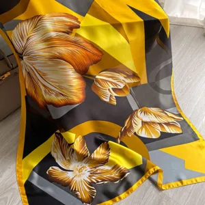 Grande foulard da donna in seta telo mare protezione solare stampa floreale geometrica
