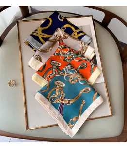 Elegante piccolo foulard di seta donna moda stampa catena sciarpa collo decorativa.