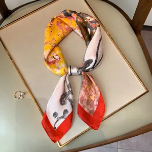 Chic sciarpa in seta stampata astratta da donna moda primavera estate accessorio foulard.