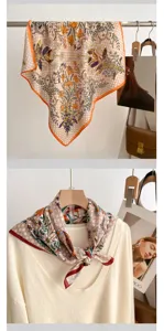 Elegante foulard quadrato con stampa floreale per donne, motivo a quadri vintage e bordo.