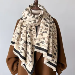 Sciarpa calda invernale in finto cashmere con grazioso motivo di vitello e frange chic.