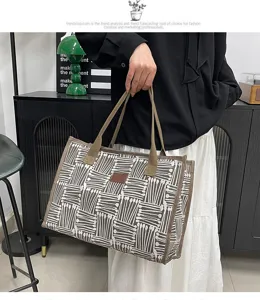 Stylish casual canvas tote bag for women, large capacity shoulder bag with graphic print.