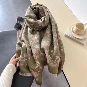 Green floral imitation cashmere scarf for women, elegant autumn and winter warm shawl.