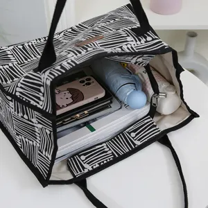 Large capacity casual black and white tote bag, stylish daily handbag for women and students.