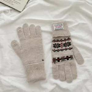 Gants en tricot de laine tactiles à motif de flocon de neige de noël rétro d'hiver.