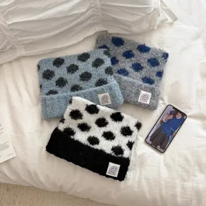 Flauschige Strick-Katzenohren-Mütze mit süßem Polka-Dot-Muster, warme Wintermütze für Damen.