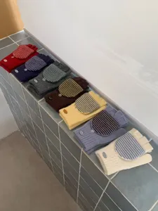 Guanti invernali in maglia mezza dita retro a righe caldi guanti in lana per studenti
