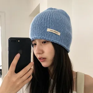 Berretto in Maglia Unisex di Moda Stile Coreano Tinta Unita Autunno Inverno Caldo Skullcap Con Etichetta Lettera All'aperto